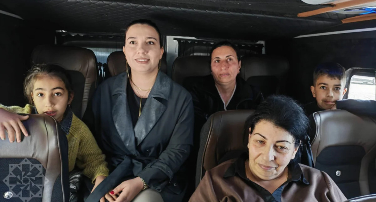 Стоп-кадр: "Возвращение 27 азербайджанских семей в Кяльбаджа". Фото: "Азертадж" / https://azertag.az/ru/xeber/gruppa_pereselencev_pribyla_v_gorod_kyalbadzhar__obnovleno_video-4101463 Стоп-кадр: "Возвращение 27 азербайджанских семей в Кяльбаджа". Фото: "Азертадж" / https://azertag.az/ru/xeber/gruppa_pereselencev_pribyla_v_gorod_kyalbadzhar__obnovleno_video-4101463