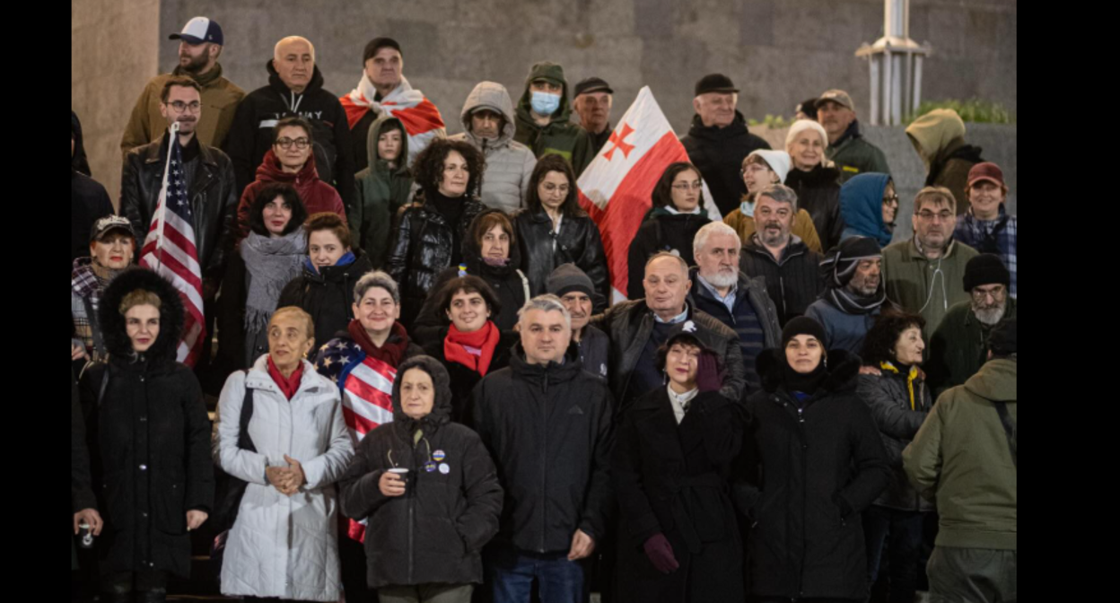Участники акции у парламента Грузии. Скриншот фото Publika от 05.04.26, https://www.facebook.com/photo/?fbid=1724775242255352&set=pb.100041686795244.-2207520000 (деятельность компании Meta, владеющей соцсетью, запрещена в России). Участники акции у парламента Грузии. Скриншот фото Publika от 05.04.26, https://www.facebook.com/photo/?fbid=1724775242255352&set=pb.100041686795244.-2207520000 (деятельность компании Meta, владеющей соцсетью, запрещена в России).