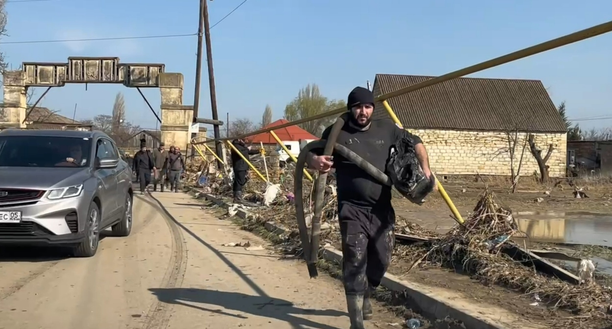 Поселок Мамедкала после наводнения. Кадр видео администрации Дербентского района https://t.me/derbentskiyrayon_official/21857 Поселок Мамедкала после наводнения. Кадр видео администрации Дербентского района https://t.me/derbentskiyrayon_official/21857