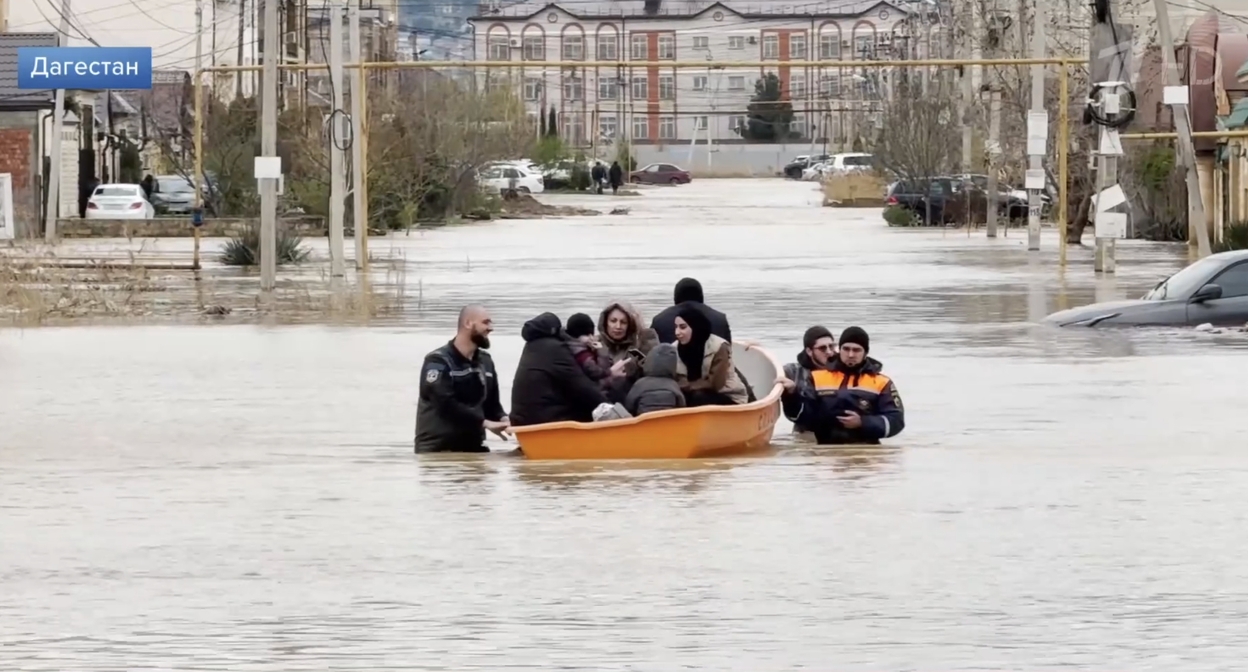 Наводнение в Дагестане, апрель 2026 года. Кадр видеосюжета "Первого канала". Наводнение в Дагестане, апрель 2026 года. Кадр видеосюжета "Первого канала".