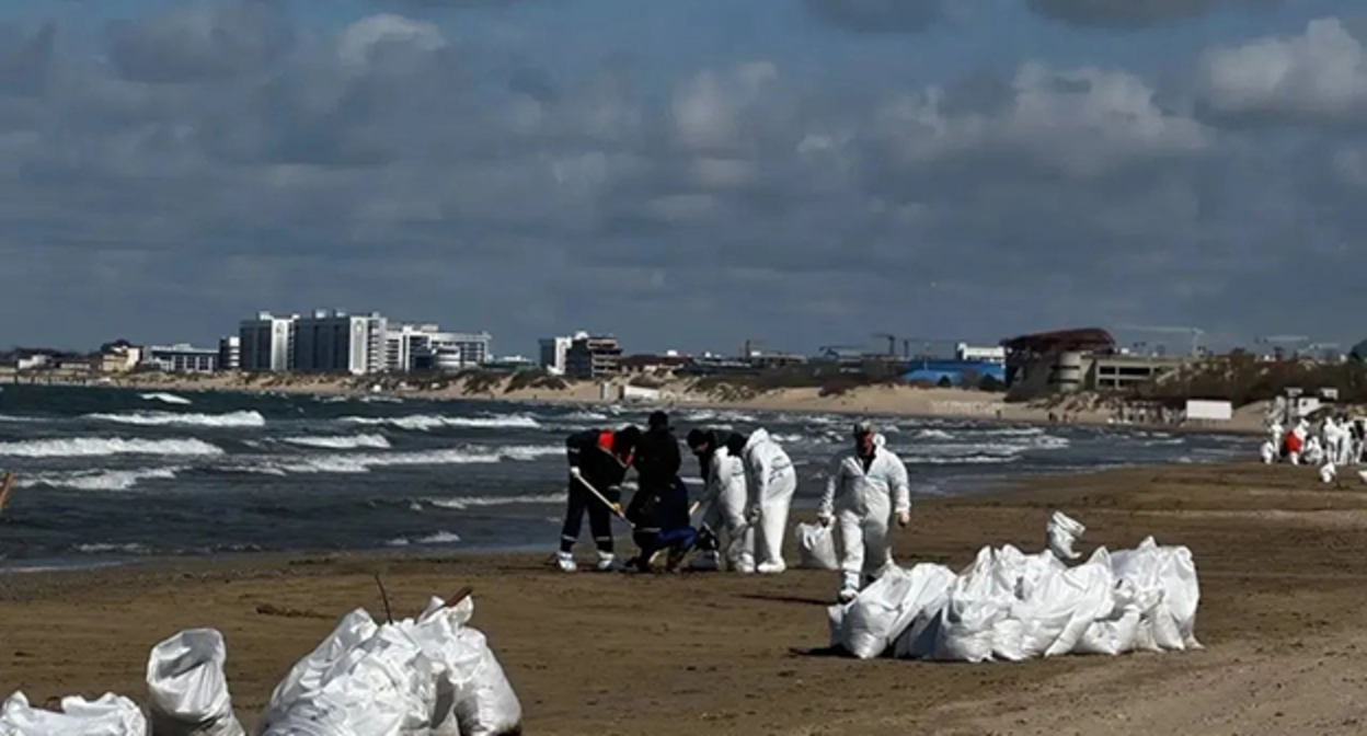 Уборка пляжа в Анапе. 15 апреля 2026 г. Фото: https://t.me/opershtab23/15697 Уборка пляжа в Анапе. 15 апреля 2026 г. Фото: https://t.me/opershtab23/15697
