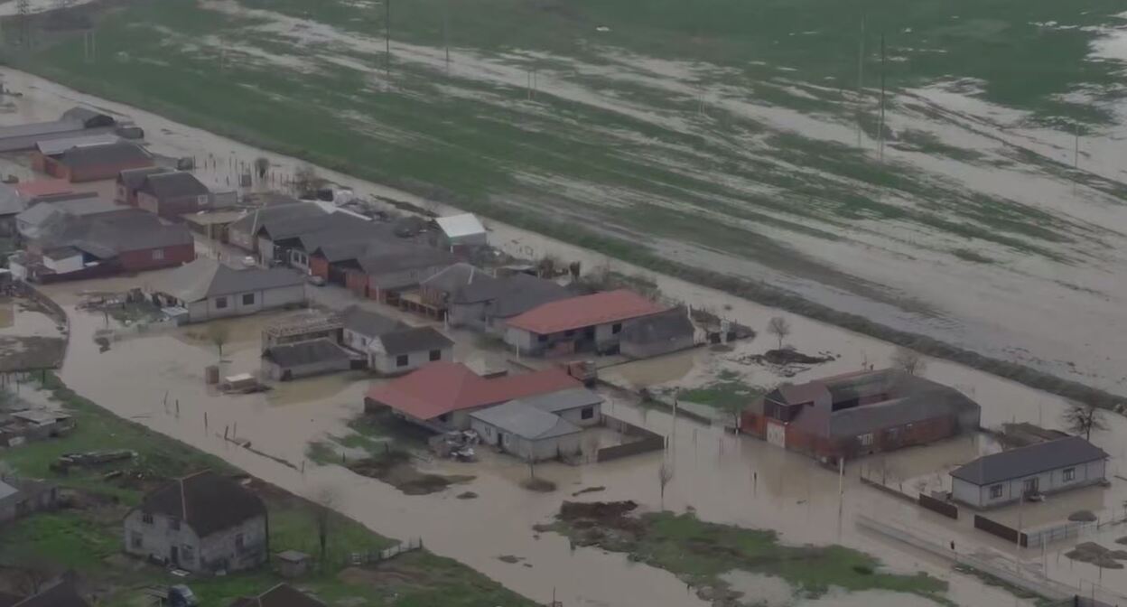 Наводнение в Чечне. Фото: https://verstka.media/navodnenie-v-chechne-vveden-rezhim-chs-evakuirovany-sotni-zhitelej Наводнение в Чечне. Фото: https://verstka.media/navodnenie-v-chechne-vveden-rezhim-chs-evakuirovany-sotni-zhitelej