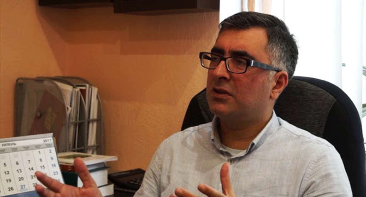 Анар Мамедли. Скриншот видео https://www.youtube.com/watch?v=ZUaBPp6_jDI Анар Мамедли. Скриншот видео https://www.youtube.com/watch?v=ZUaBPp6_jDI