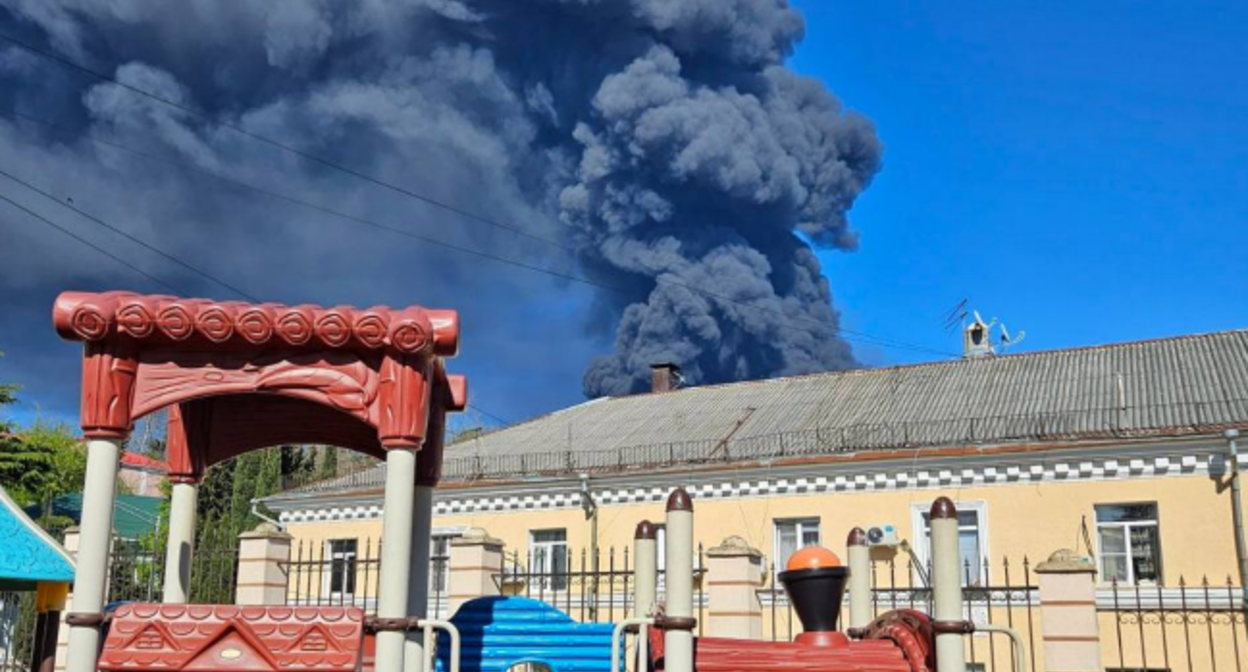 Дым от пожара в Туапсе. Скриншот фото Александра Михайлова из ТГ-канала "Мой Туапсе" от 28.04.26, https://t.me/my_tuapse/34881?single Дым от пожара в Туапсе. Скриншот фото Александра Михайлова из ТГ-канала "Мой Туапсе" от 28.04.26, https://t.me/my_tuapse/34881?single