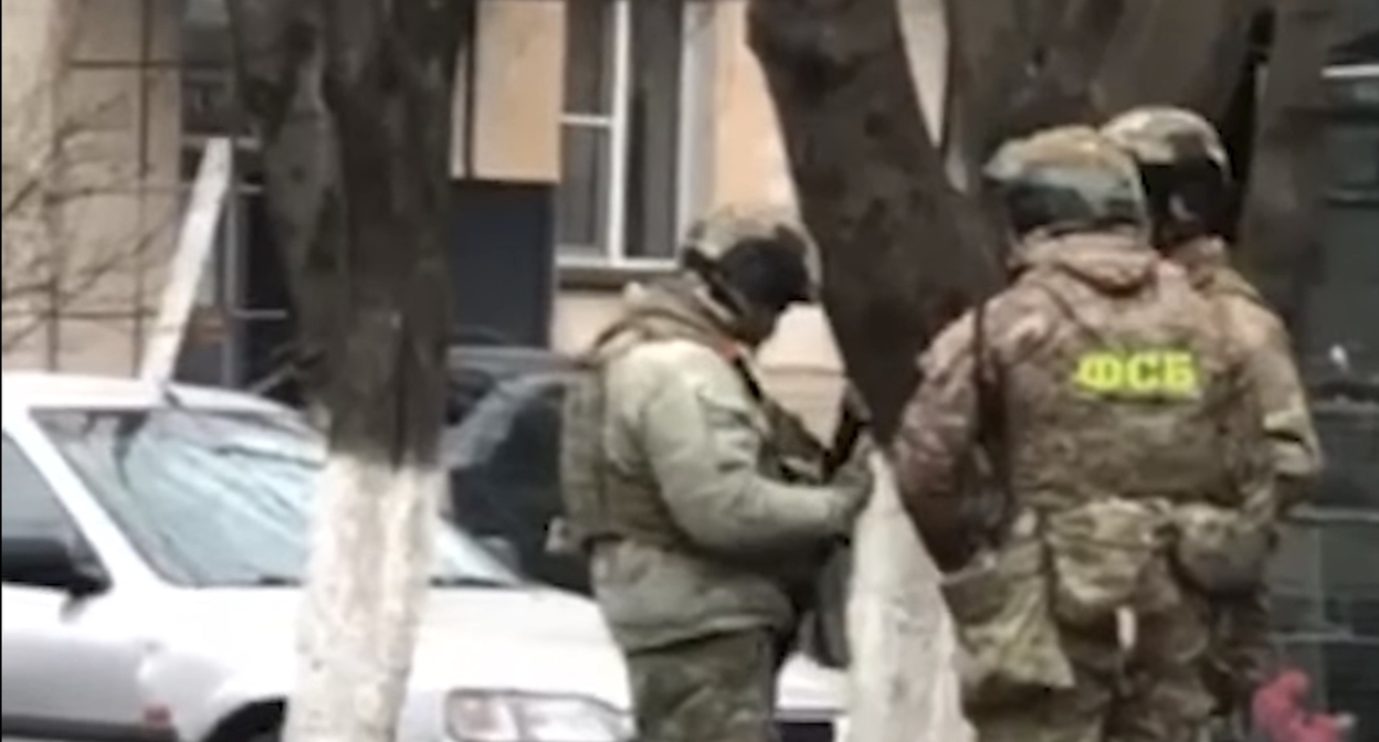 Спецоперация в Карабулаке, март 2024 года. Кадр видеосюжета RT
vkvideo.ru/video-40316705_456441265 Спецоперация в Карабулаке, март 2024 года. Кадр видеосюжета RT
vkvideo.ru/video-40316705_456441265