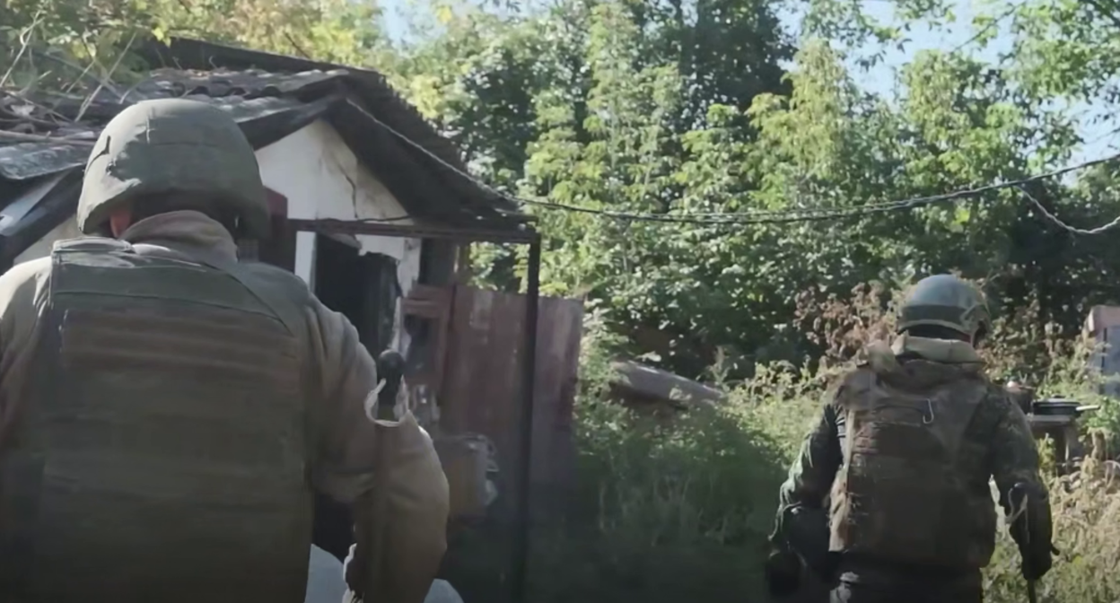 Российские бойцы. Стоп-кадр видео Минобороны России https://t.me/mod_russia/57396 Российские бойцы. Стоп-кадр видео Минобороны России https://t.me/mod_russia/57396