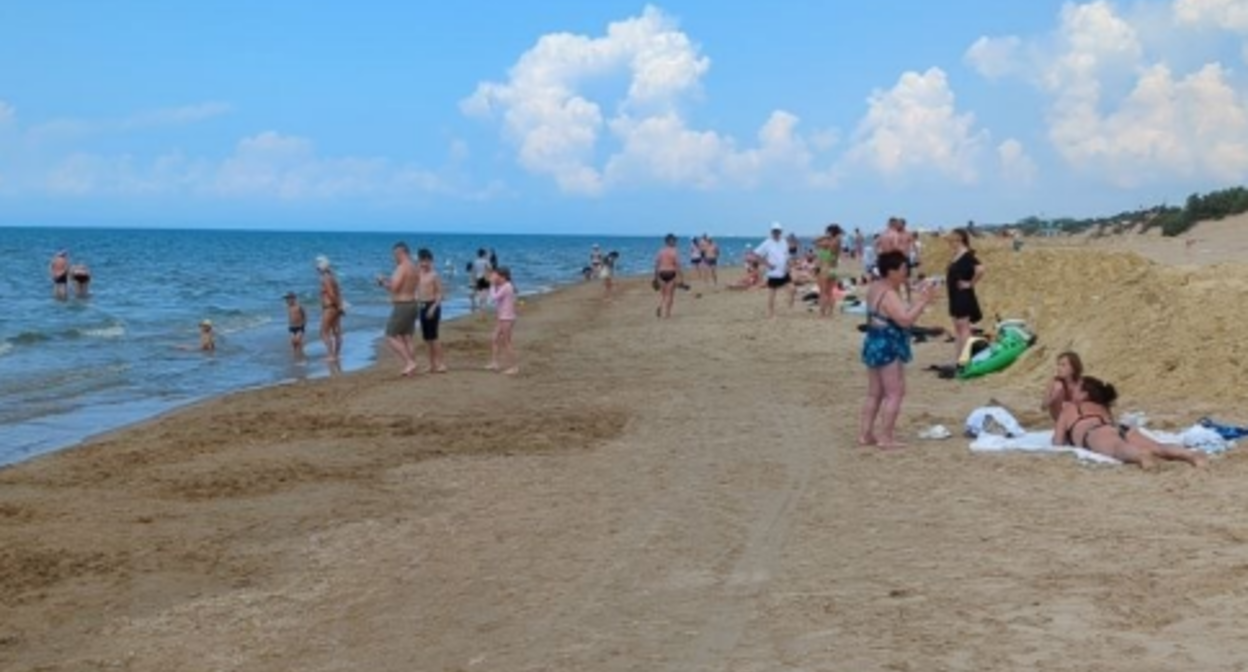 Пляж в Джемете. Скриншот фото из Telegram-канала Андрея Маковозова от 10.06.26, https://t.me/makovozovy/61582 Пляж в Джемете. Скриншот фото из Telegram-канала Андрея Маковозова от 10.06.26, https://t.me/makovozovy/61582