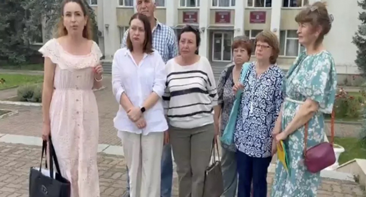 Стоп-кадр видеообращения жителей Лермонтова против проекта администрации города по застраиванию зеленой зоны. Фото: "Блокнот-Ставрополь" / "ВКонтакте" Стоп-кадр видеообращения жителей Лермонтова против проекта администрации города по застраиванию зеленой зоны. Фото: "Блокнот-Ставрополь" / "ВКонтакте"
