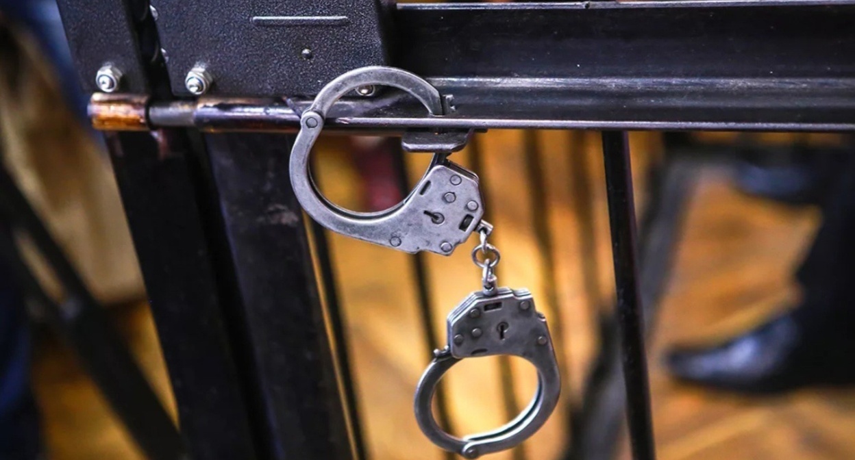 Обвиняемый в зале суда. Фото: пресс-служба Нальчикского гарнизонного военного суда. Обвиняемый в зале суда. Фото: пресс-служба Нальчикского гарнизонного военного суда.