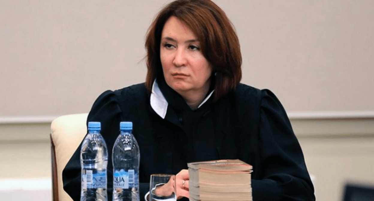 Елена Хахалева в годы работы судьей. Скриншот фото из Telegram-канала "Раньше всех. Ну почти", https://t.me/bbbreaking/56471. Елена Хахалева в годы работы судьей. Скриншот фото из Telegram-канала "Раньше всех. Ну почти", https://t.me/bbbreaking/56471.