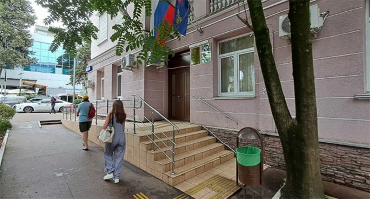 Прокуратура Центрального района Сочи. Фото: https://yandex.ru/maps/org/prokuratura_tsentralnogo_rayona_goroda_sochi/ Прокуратура Центрального района Сочи. Фото: https://yandex.ru/maps/org/prokuratura_tsentralnogo_rayona_goroda_sochi/