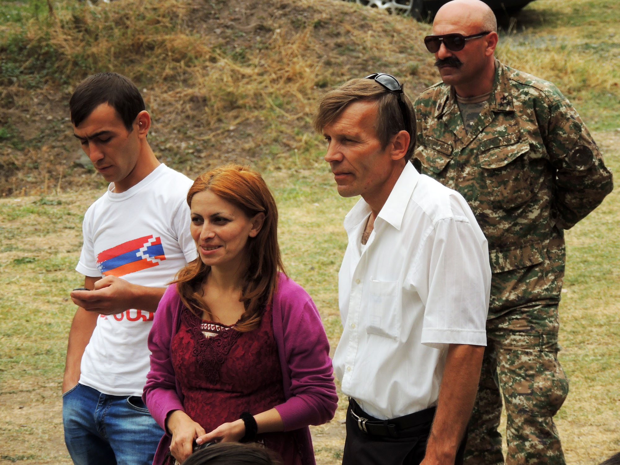 Отганизатор культурного мероприятия Мариам Пилафян с супругом Андреем (слева от неё).