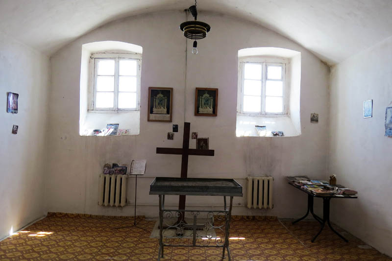 Молельняая комната в полуоткрытом  режиме 