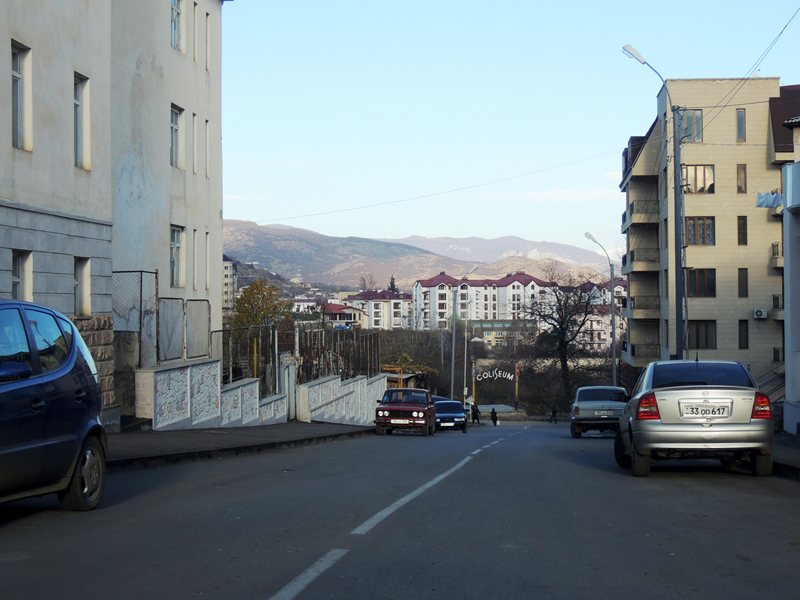 Одна из улиц Степанакерта.